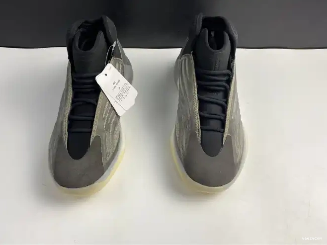 Quantum Barium Yeezy Adidas H68771 0522